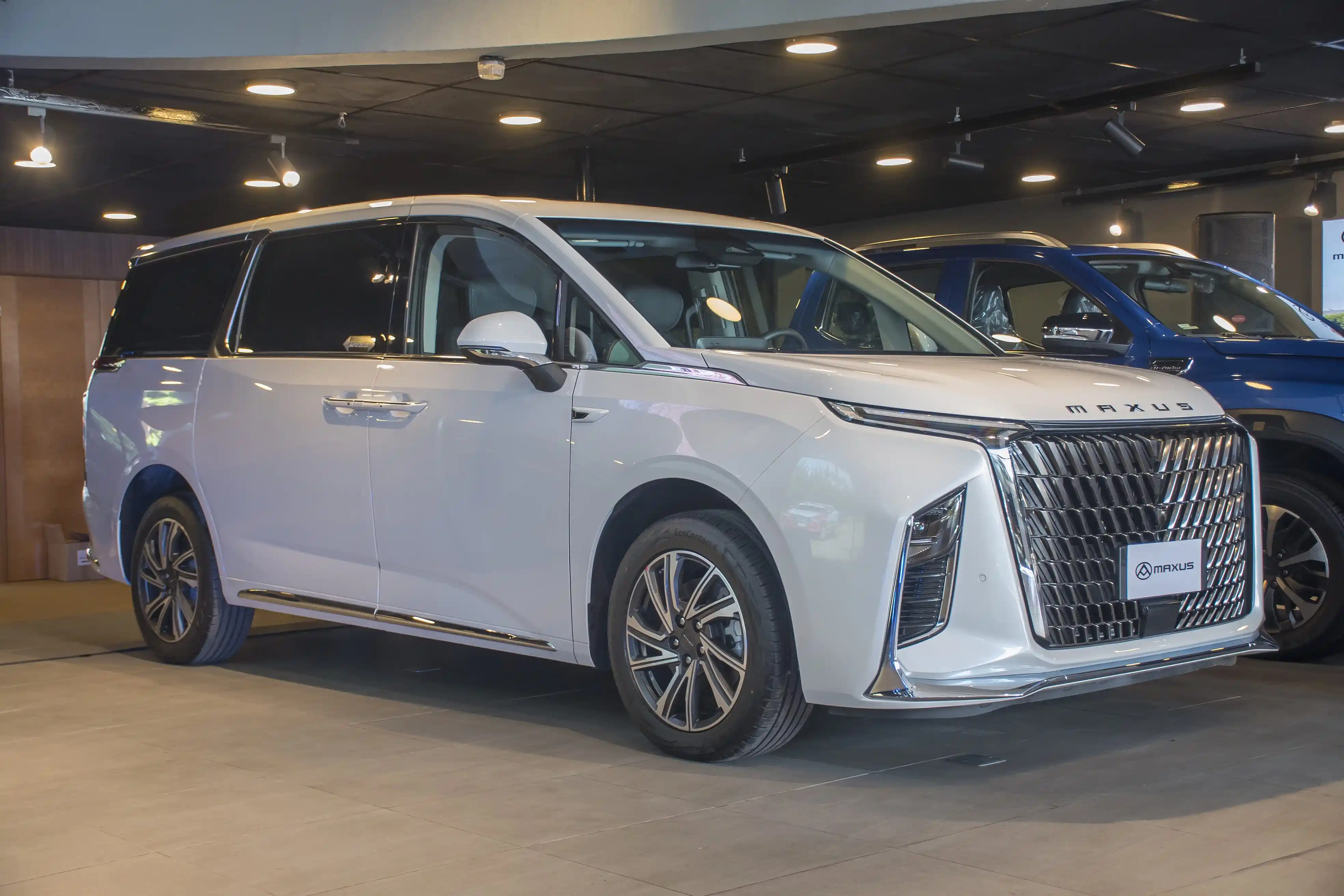 Maxus estrena la van G90 e inaugura showroom exclusivo en Chile